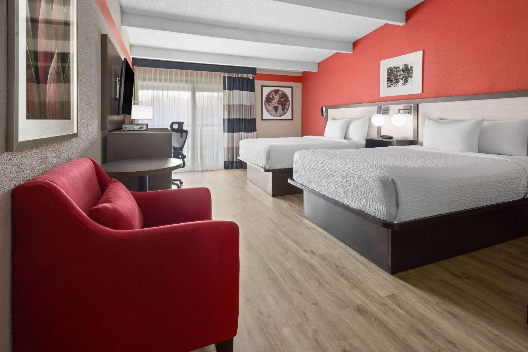 Ramada By Wyndham Parsippany Hotel Exterior photo