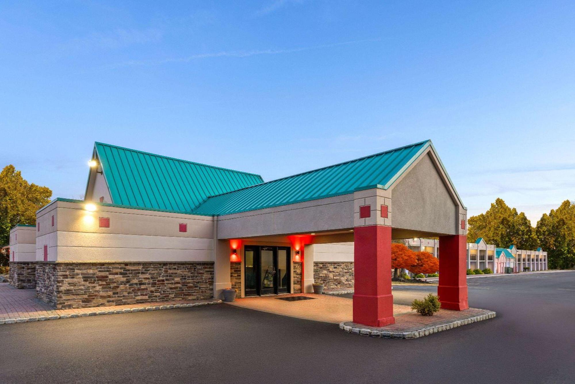Ramada By Wyndham Parsippany Hotel Exterior photo